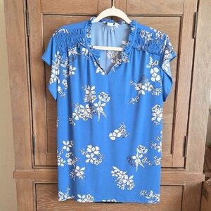 Liz Claiborne Blue and White Floral Blouse size L
